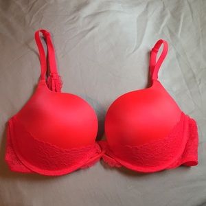 Victoria’s Secret very sexy padded demi bra